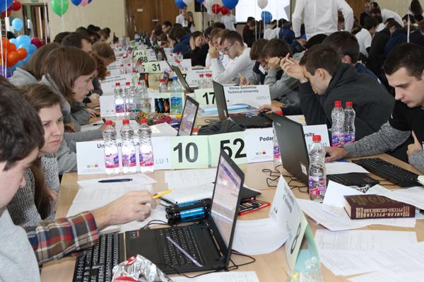 Студенты ФАИС приняли участие в XX командных соревнованиях Чемпионата мира по программированию
